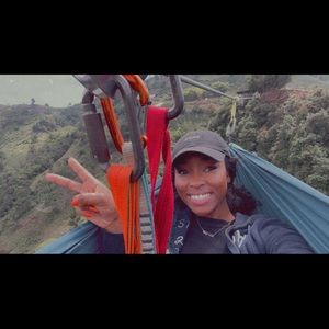 Meet your Posher, Dominique